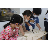 子どもの木工教室の様子